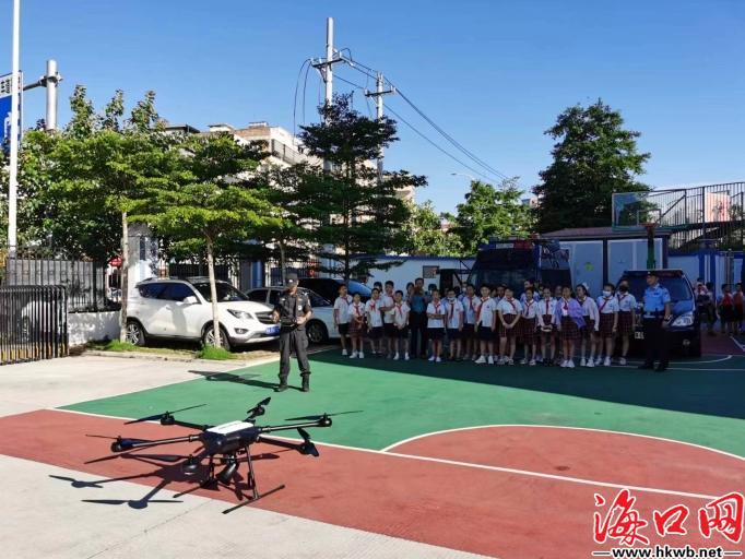 领略别样“警”彩!海口小学生近距离接触警用设备[图]