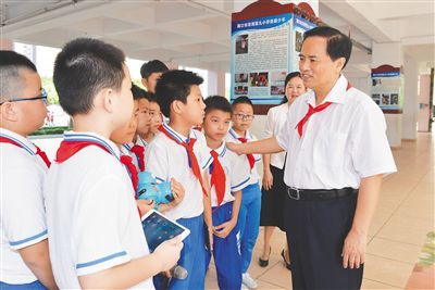 刘赐贵:好好学习 健康成长 全面发展 成长为建设海南自由贸易试验区(港)的有用人才