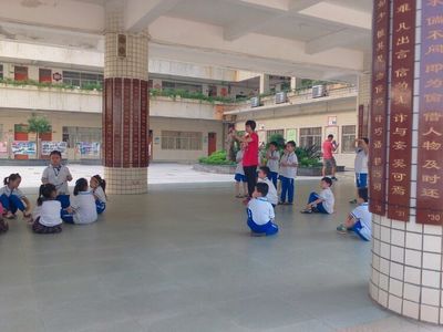 今早,我跟随黄校长到海口市英才小学了解校长们的学习情况。
