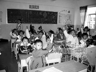·该不该让孩子学说海南话(组图)