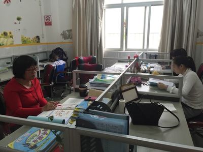 海口市英才小学二年级数学组第二次集体备课活动。