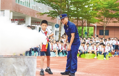 防灾减灾进校园 筑牢安全防火墙