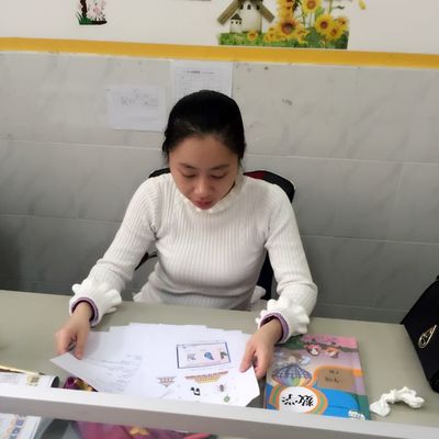 海口市英才小学二年级数学组第二次集体备课活动。