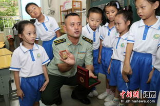 受阅军人载誉归来 为小学生讲述背后的故事