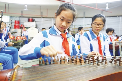 教育周刊 | 海口市英才小学用民乐陪伴孩子成长 丝竹声声进校园